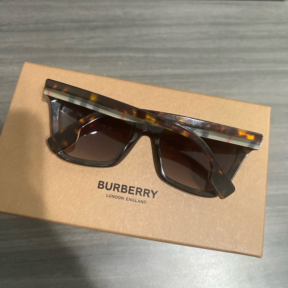 Burberry Sunglasses 4346 Dark Havana